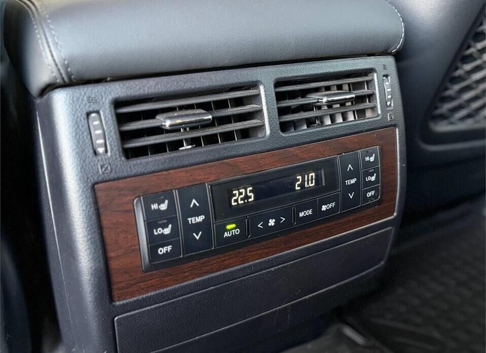 Toyota Land Cruiser, 200 Series Рестайлинг 2 4.5d AT (249 л.с.) 4WD