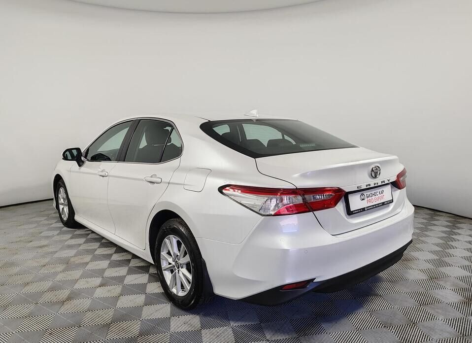 Toyota Camry 2.5 AT (181 л.с.)