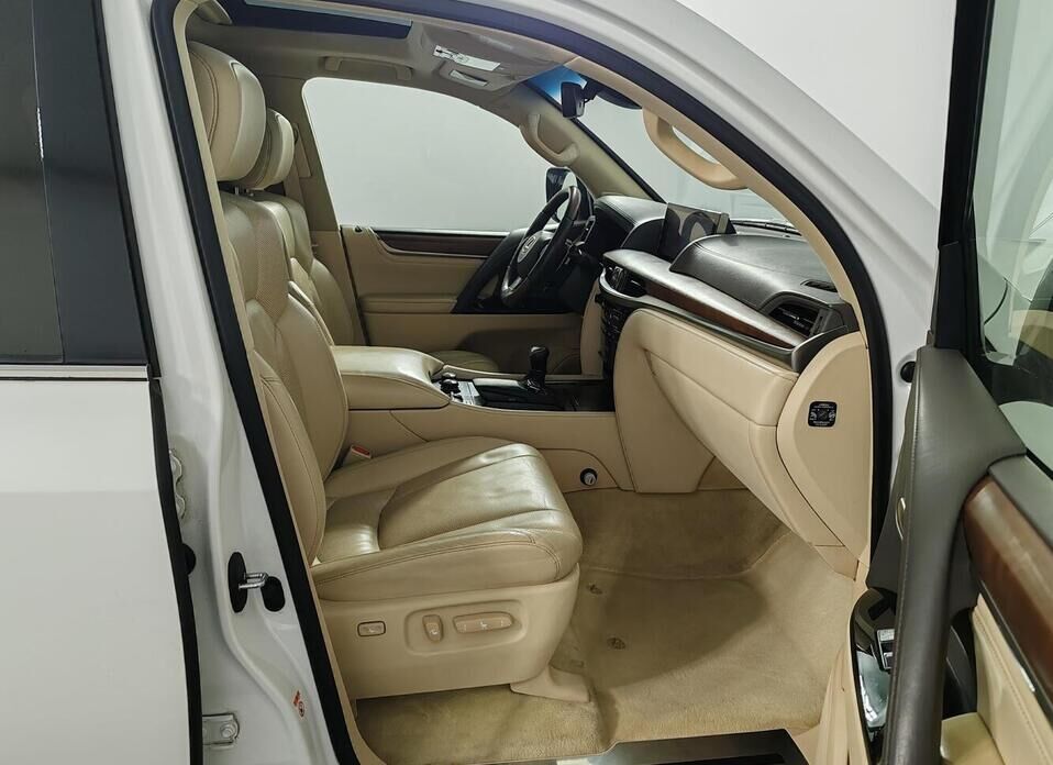 Lexus LX, III Рестайлинг 2 570 5.7 AT (367 л.с.) 4WD