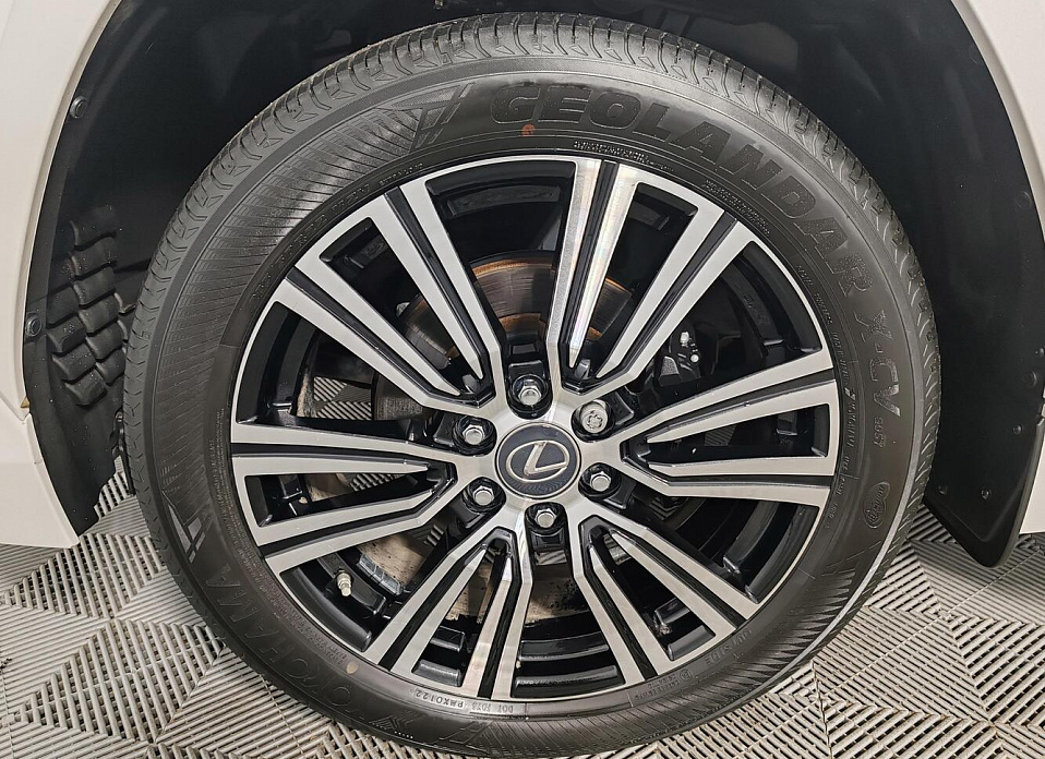 Lexus LX, IV 600 3.5 AT (415 л.с.) 4WD