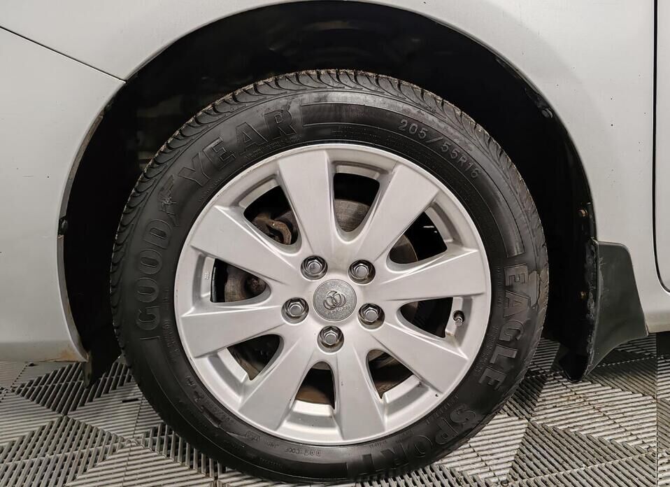 Toyota Corolla 1.6 AT (124 л.с.)