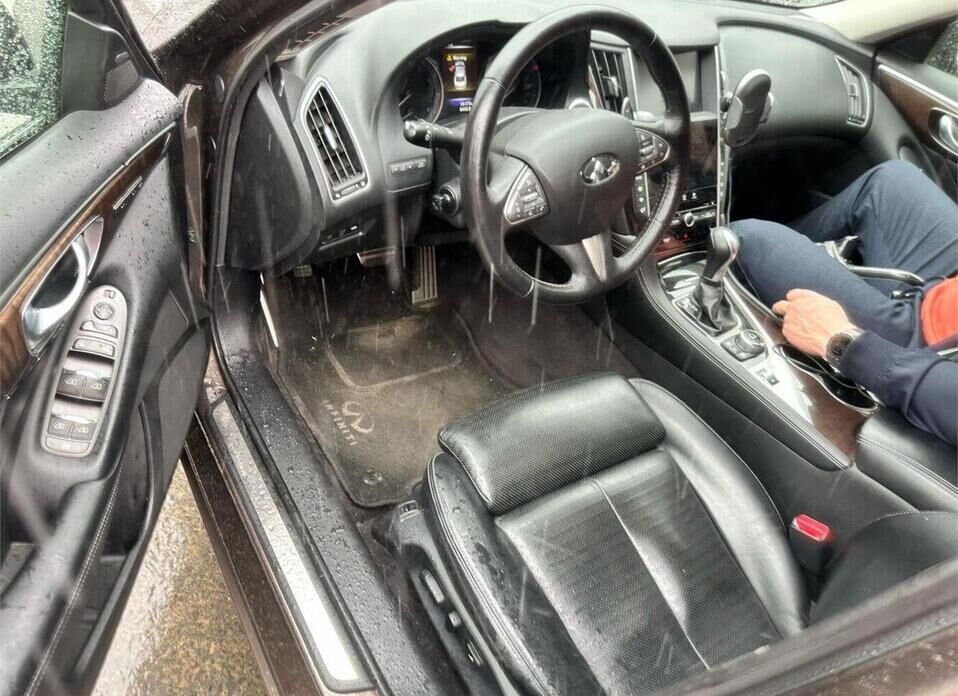 Infiniti Q50 2.0 AT (211 л.с.)