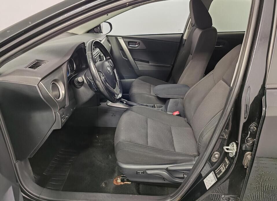 Toyota Auris 1.6 CVT (132 л.с.)