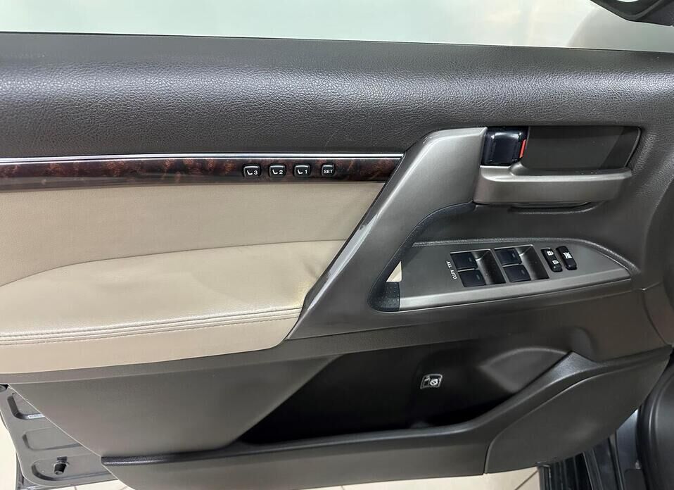 Toyota Land Cruiser, 200 Series 4.5d AT (235 л.с.) 4WD