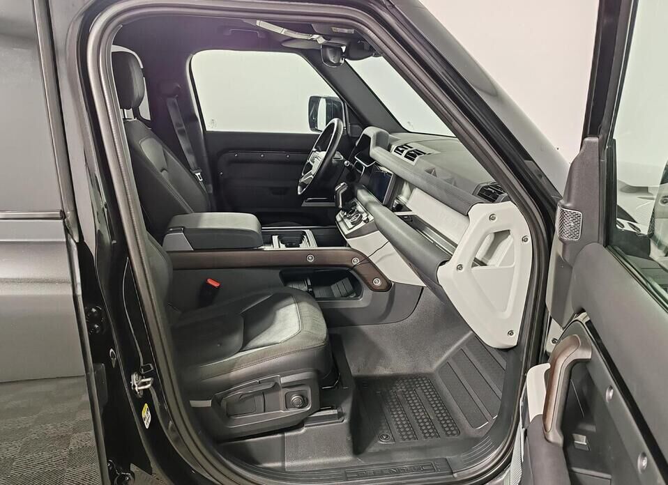 Land Rover Defender, II 110 2.0d AT (200 л.с.) 4WD