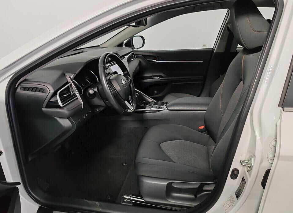 Toyota Camry 2.5 AT (181 л.с.)