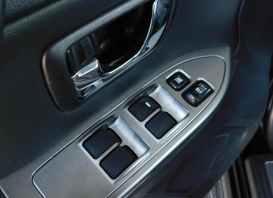 Mitsubishi Pajero, IV Рестайлинг 1 3.0 AT (178 л.с.) 4WD