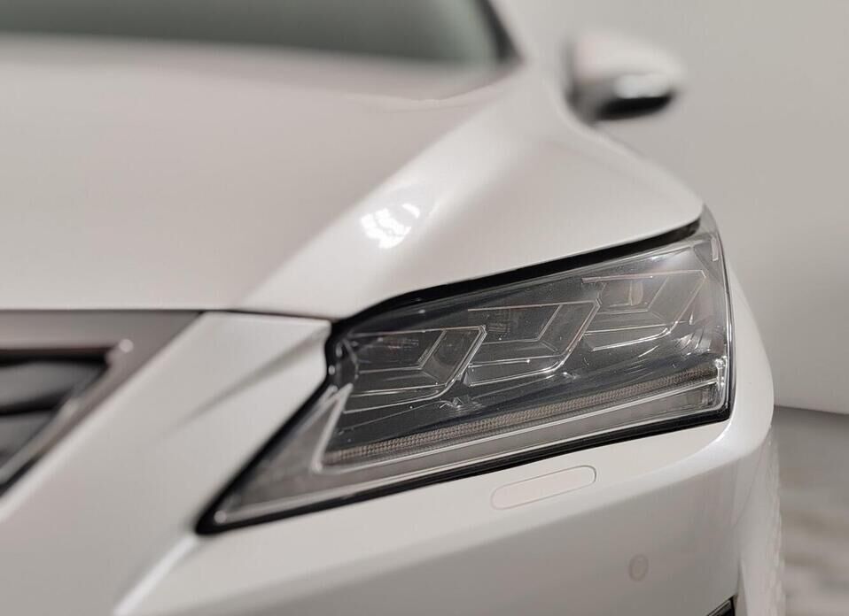 Lexus RX, IV 300 2.0 AT (238 л.с.) 4WD