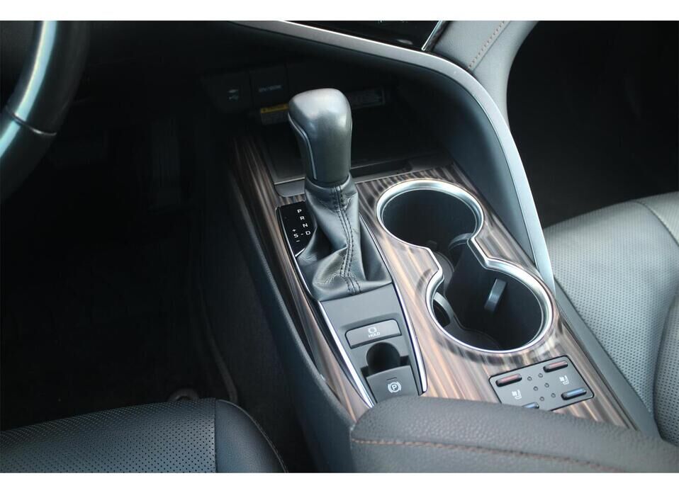 Toyota Camry 2.5 AT (181 л.с.)