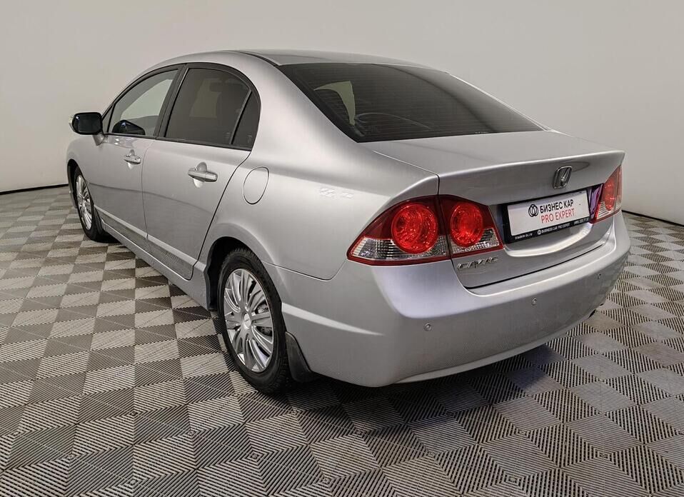 Honda Civic, VIII 1.8 AT (140 л.с.)