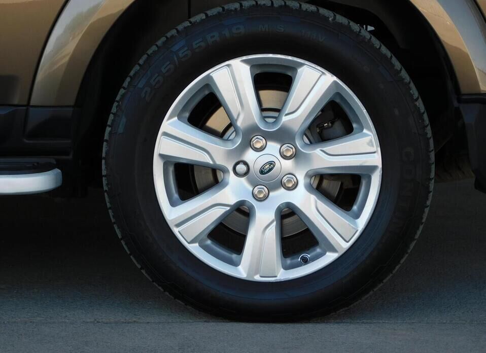 Land Rover Discovery 3.0d AT (211 л.с.) 4WD