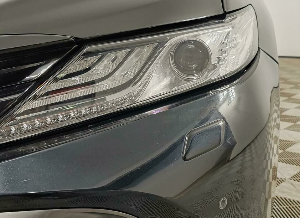 Toyota Camry 2.5 AT (181 л.с.)