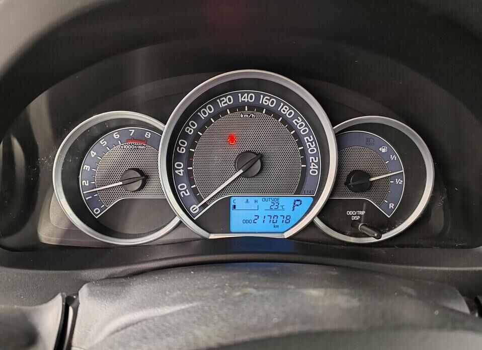 Toyota Auris 1.6 CVT (132 л.с.)