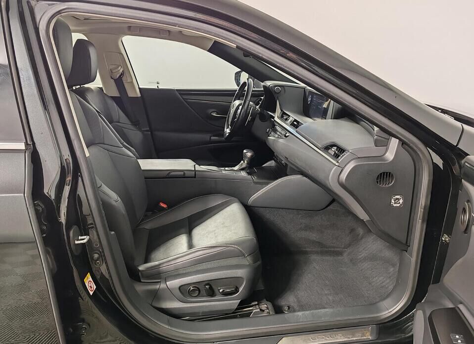 Lexus ES, VII 250 2.5 AT (200 л.с.)