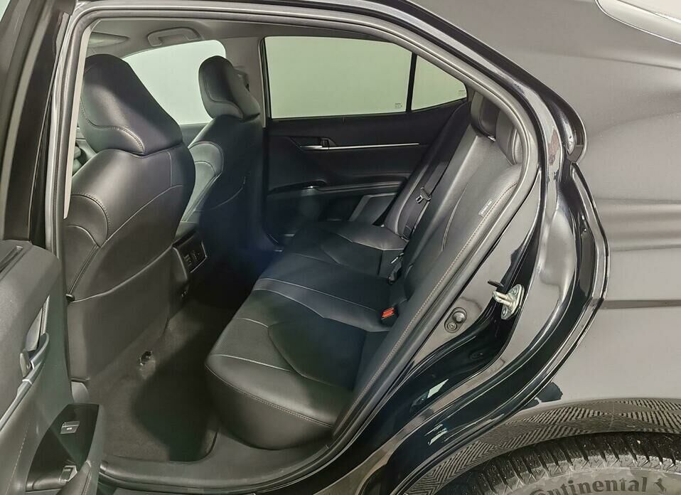 Toyota Camry 2.5 AT (181 л.с.)