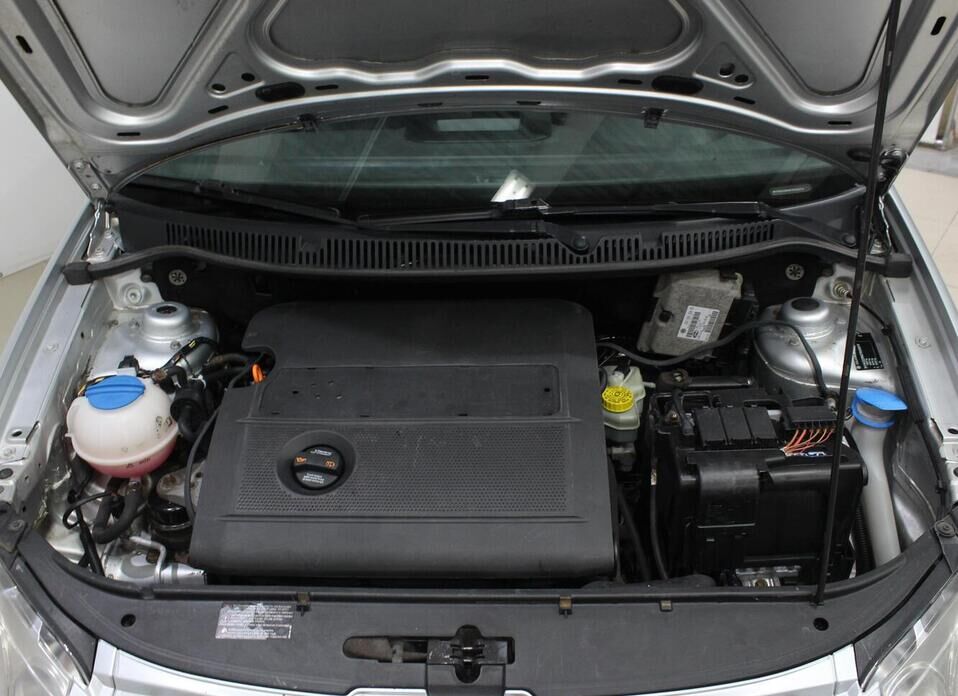 Volkswagen Polo, IV Рестайлинг 1.4 AT (75 л.с.)