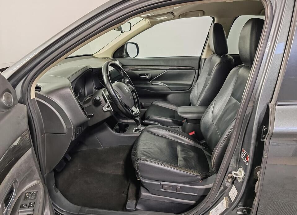 Mitsubishi Outlander, III Рестайлинг 2 2.4 CVT (167 л.с.) 4WD