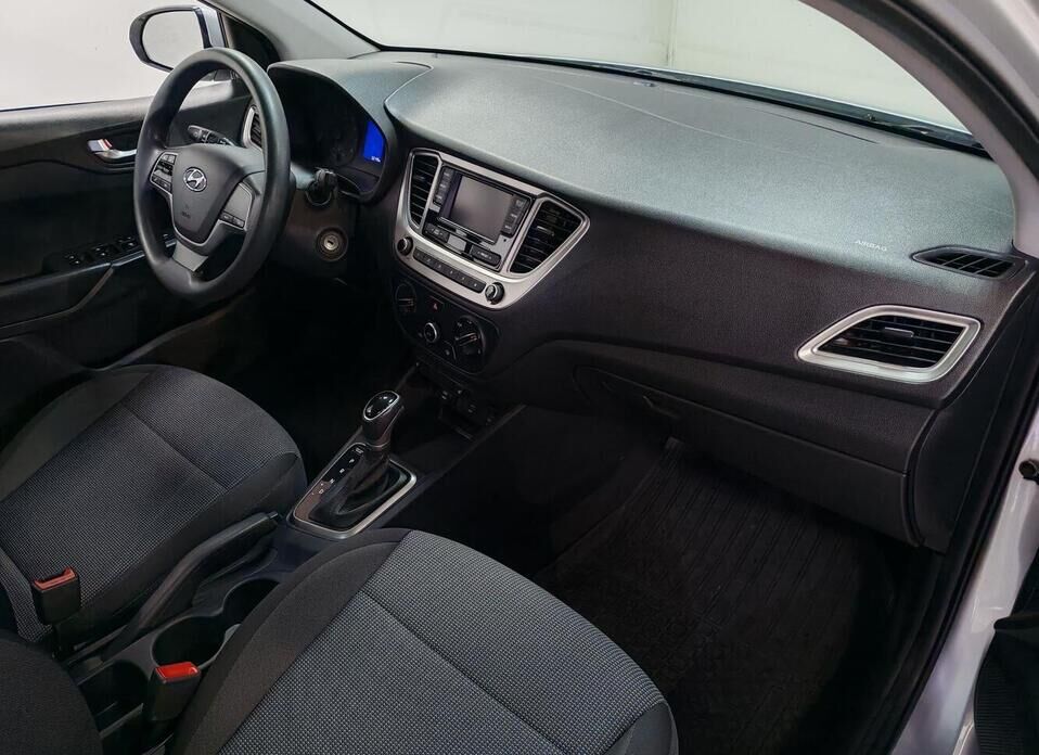 Hyundai Solaris, II Рестайлинг 1.6 AT (123 л.с.)