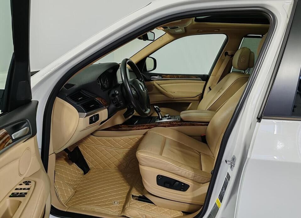 BMW X5, II (E70) 30i 3.0 AT (272 л.с.) 4WD