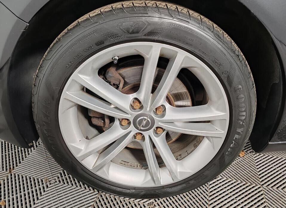 Opel Insignia, I 2.0 AT (220 л.с.)