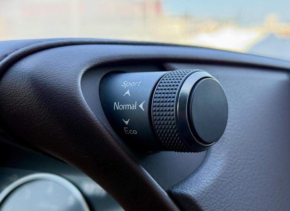 Lexus ES, VII 250 2.5 AT (200 л.с.)