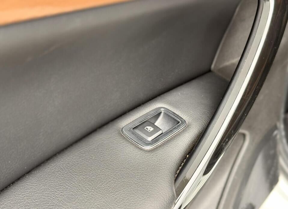 LADA (ВАЗ) Vesta, I Рестайлинг (NG) Cross 1.6 MT (106 л.с.)