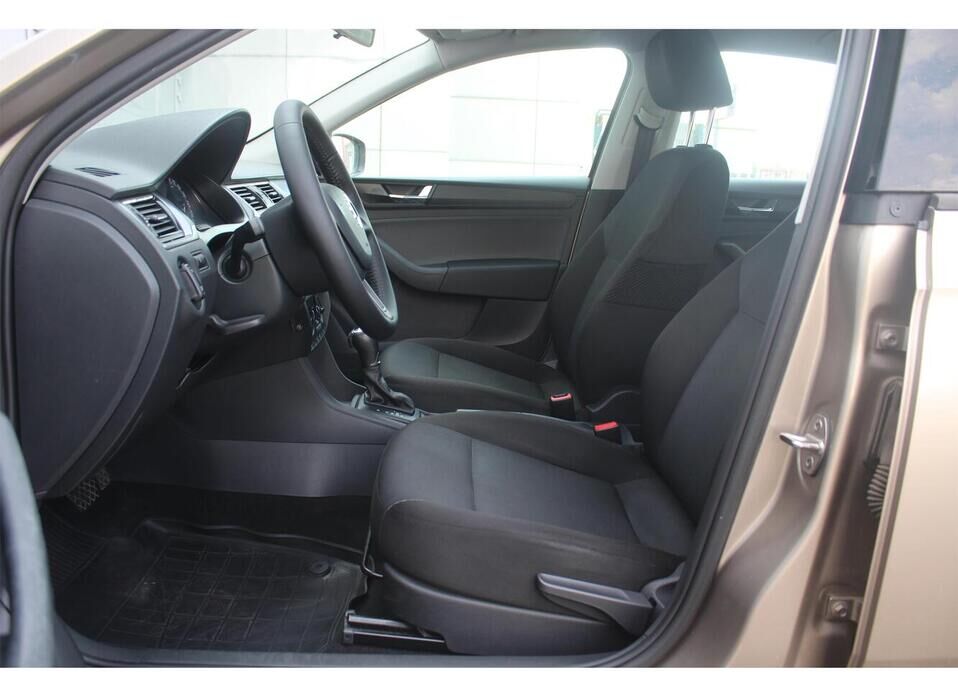Skoda Rapid 1.6 AT (110 л.с.)