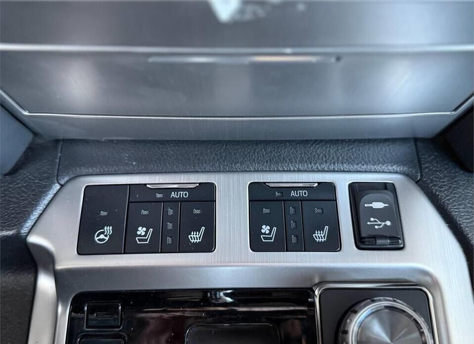 Toyota Land Cruiser, 200 Series Рестайлинг 2 4.5d AT (249 л.с.) 4WD