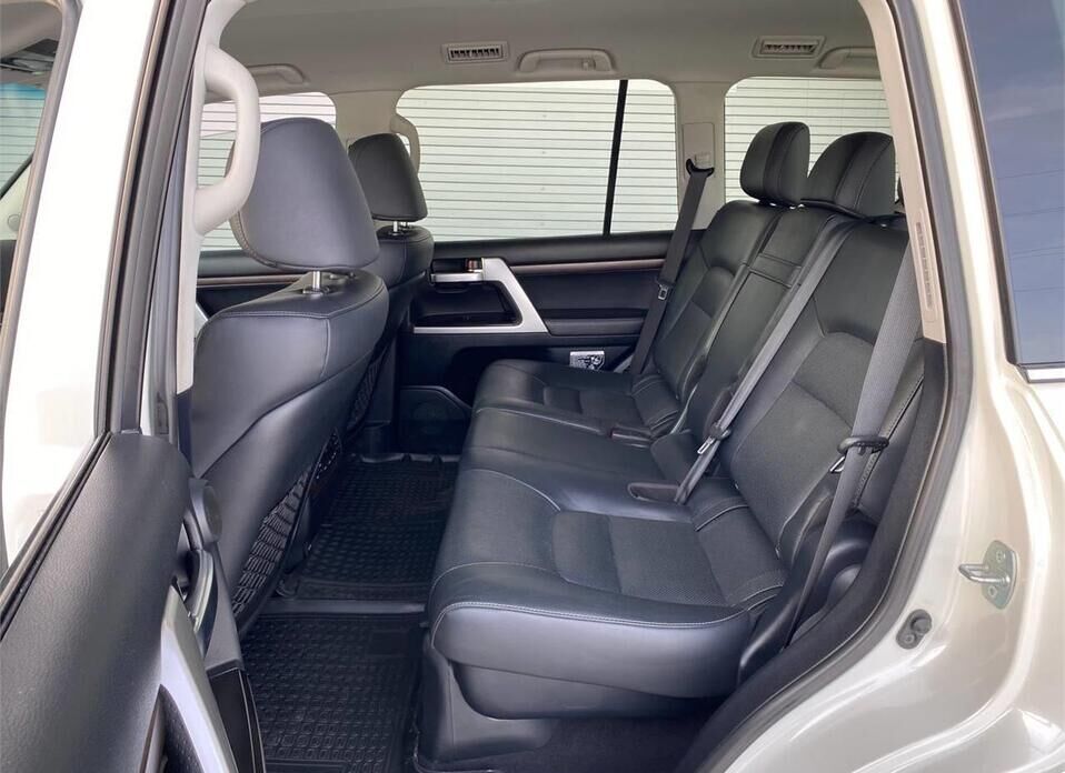 Toyota Land Cruiser, 200 Series Рестайлинг 2 4.5d AT (249 л.с.) 4WD