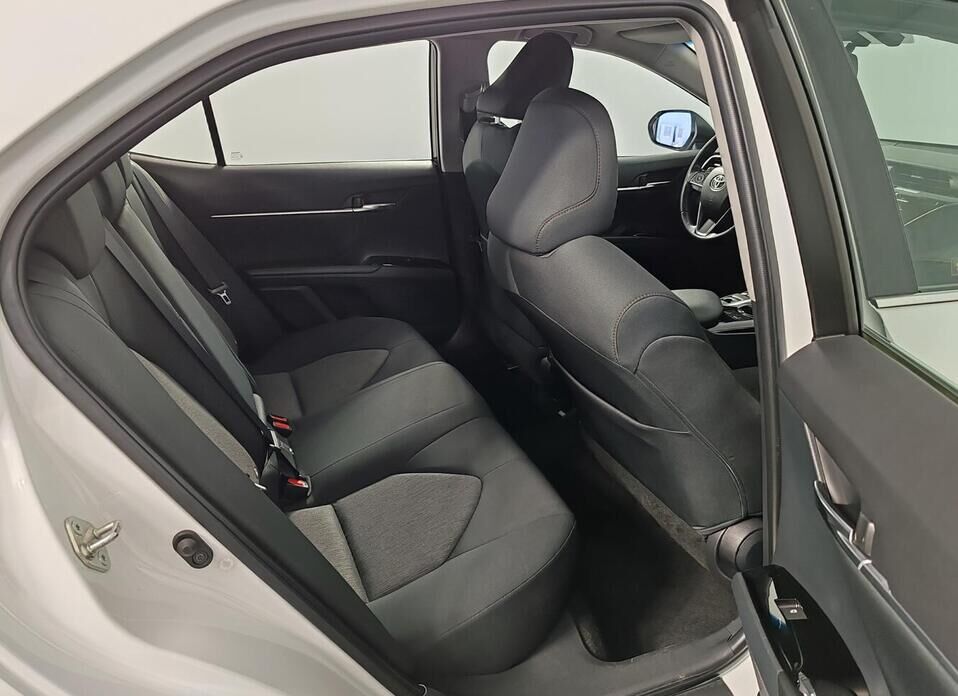 Toyota Camry 2.5 AT (181 л.с.)