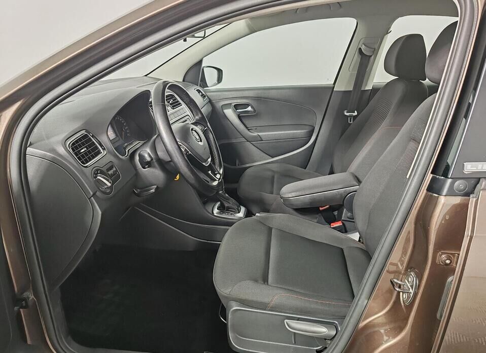 Volkswagen Polo, V Рестайлинг 1.6 AT (110 л.с.)
