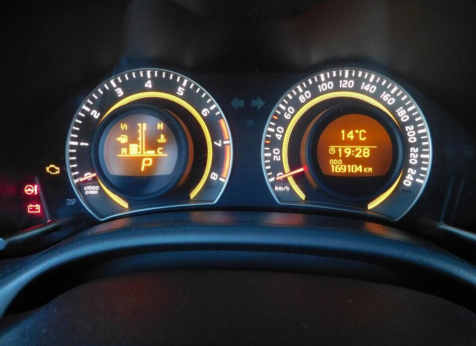 Toyota Corolla 1.6 AT (124 л.с.)