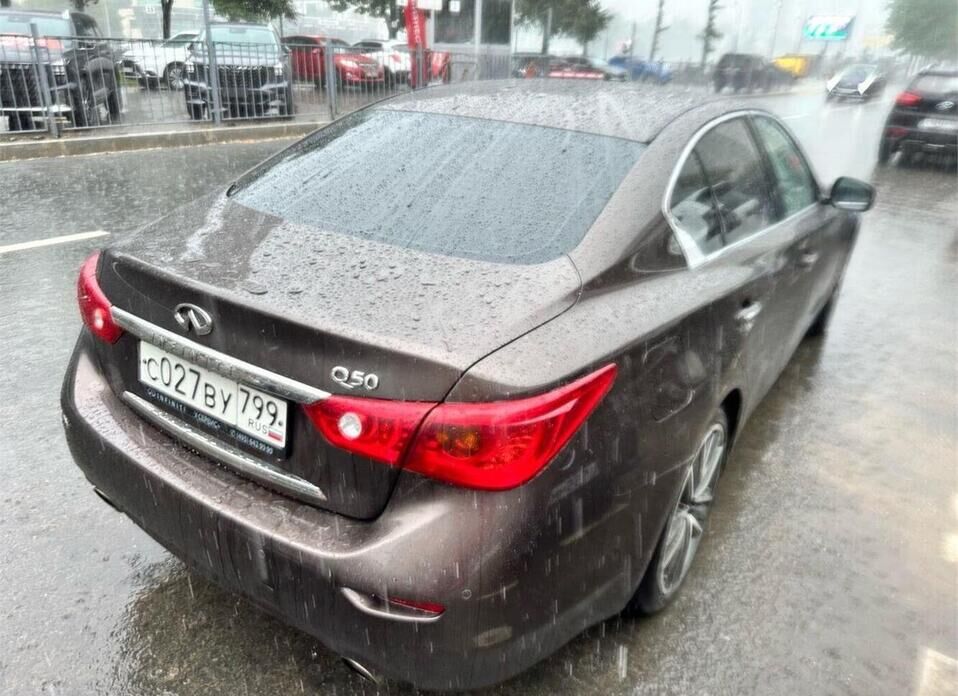 Infiniti Q50 2.0 AT (211 л.с.)