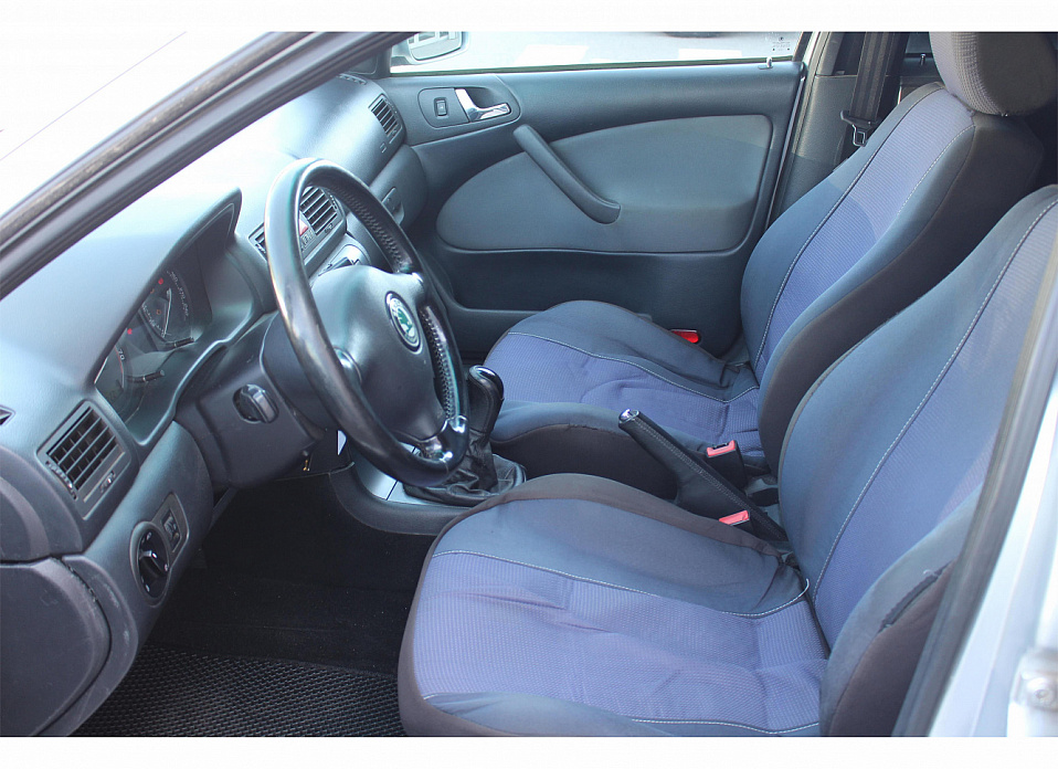 Skoda Octavia, I (A4) Рестайлинг 1.6 MT (102 л.с.)