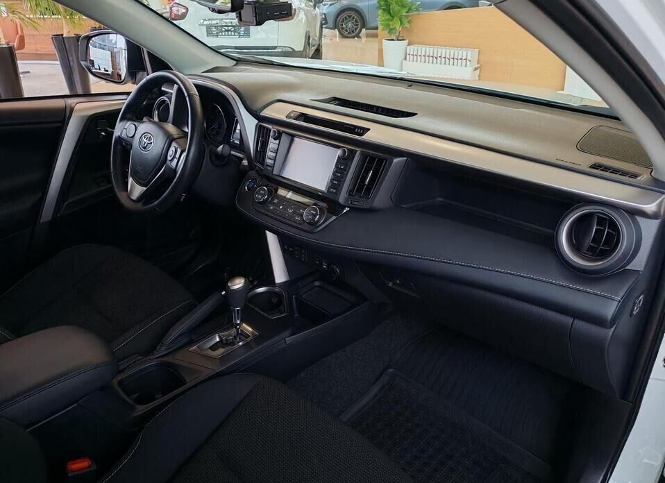 Toyota RAV4, IV (XA40) Рестайлинг 2.0 CVT (146 л.с.)