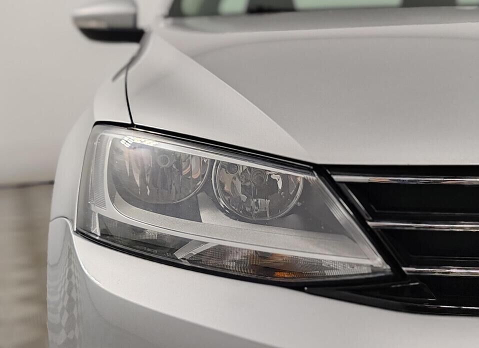 Volkswagen Jetta 1.6 AT (110 л.с.)