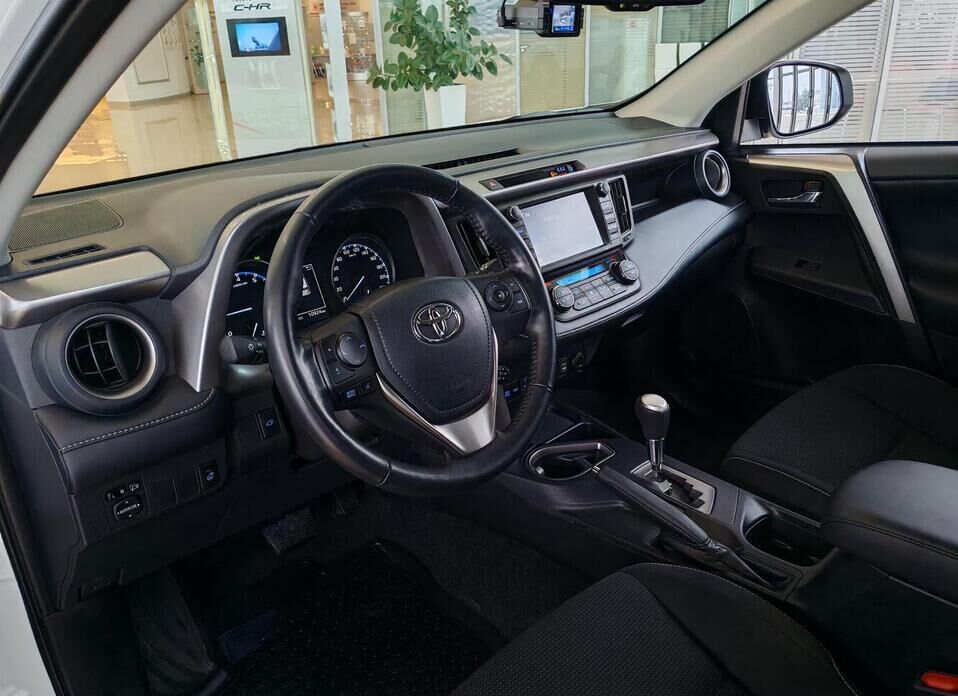 Toyota RAV4, IV (XA40) Рестайлинг 2.0 CVT (146 л.с.)