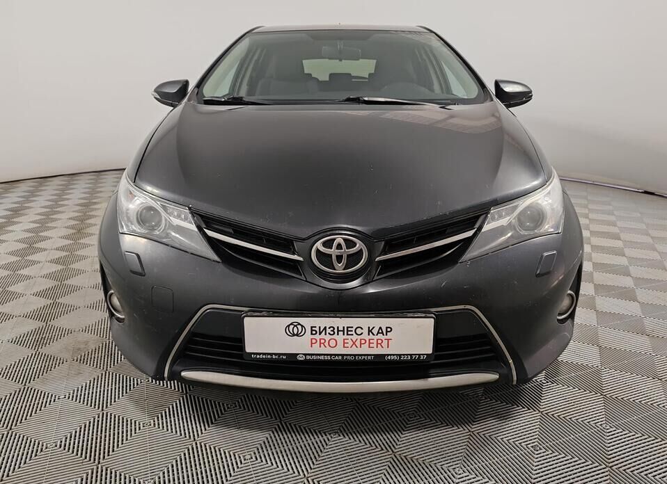 Toyota Auris 1.6 CVT (132 л.с.)