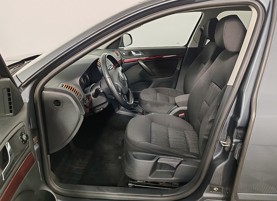 Skoda Octavia, II (A5) Рестайлинг 1.6 MT (102 л.с.)
