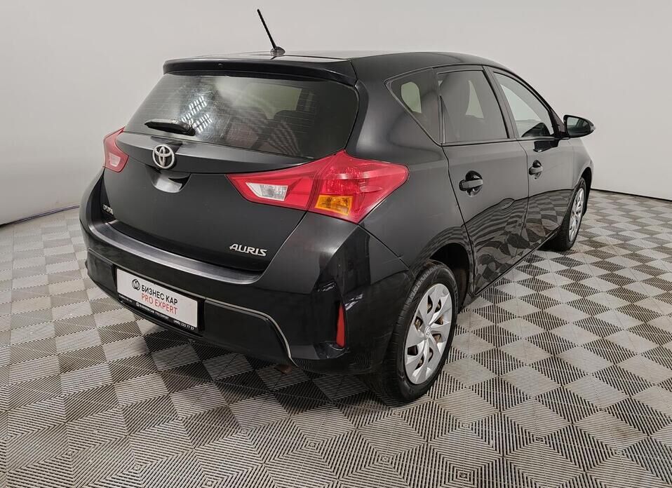 Toyota Auris 1.6 CVT (132 л.с.)