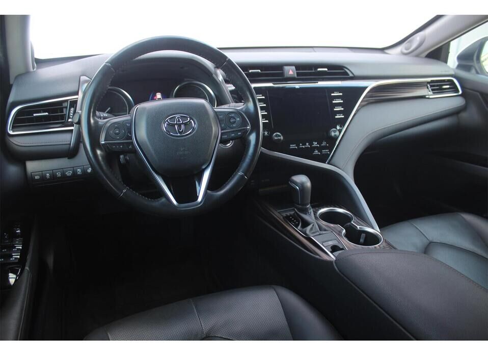 Toyota Camry 2.5 AT (181 л.с.)