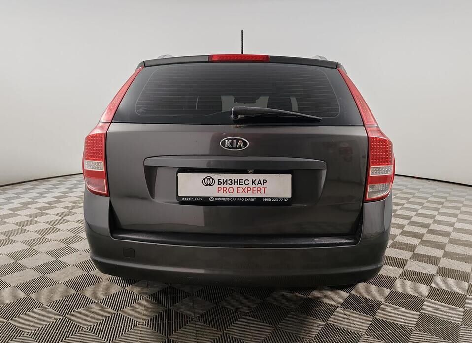 Kia Ceed, I Рестайлинг 1.6 MT (122 л.с.)