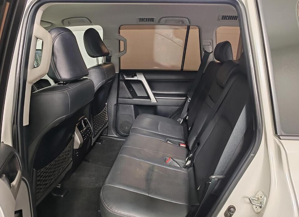 Toyota Land Cruiser Prado, 150 Series Рестайлинг 3 2.8d AT (200 л.с.) 4WD