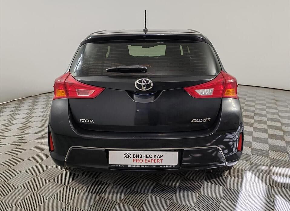 Toyota Auris 1.6 CVT (132 л.с.)