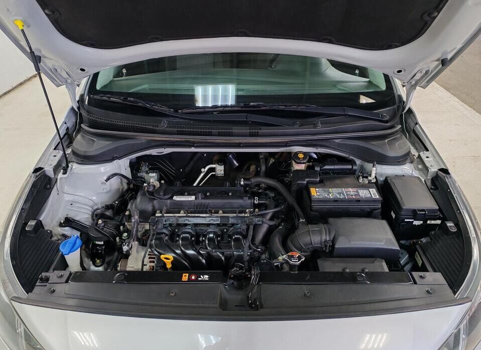 Hyundai Solaris, II Рестайлинг 1.6 AT (123 л.с.)