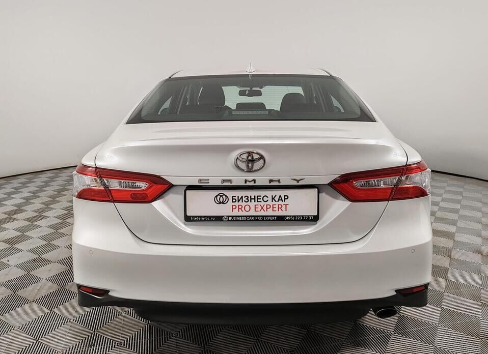 Toyota Camry 2.5 AT (181 л.с.)