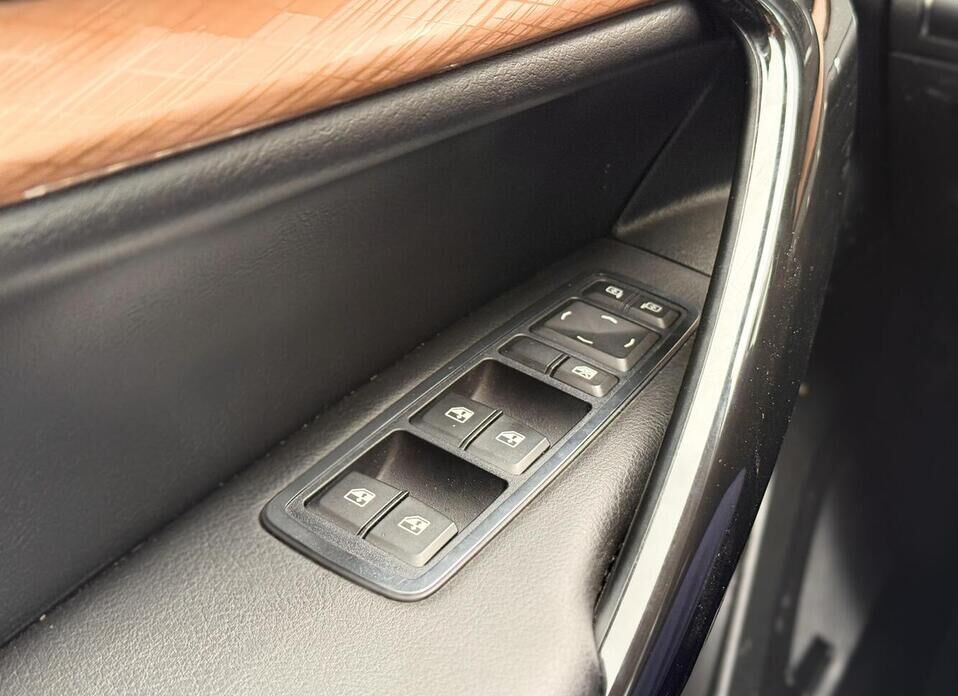 LADA (ВАЗ) Vesta, I Рестайлинг (NG) Cross 1.6 MT (106 л.с.)