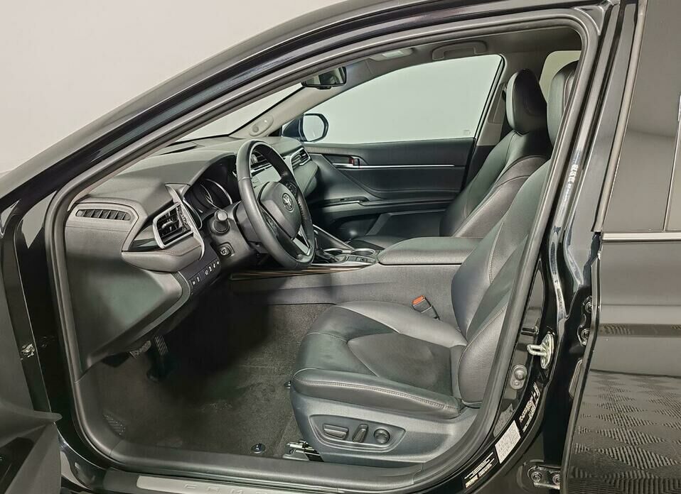 Toyota Camry 2.5 AT (181 л.с.)