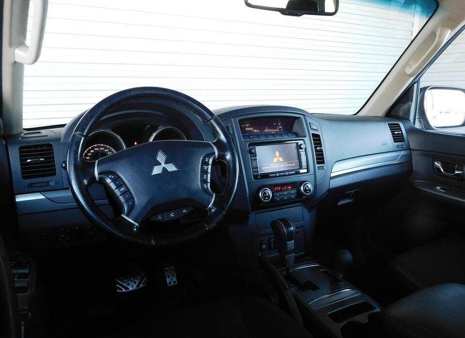 Mitsubishi Pajero, IV Рестайлинг 1 3.0 AT (178 л.с.) 4WD