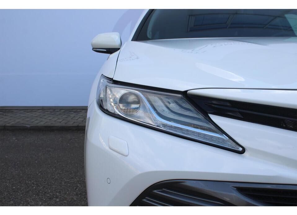 Toyota Camry 2.5 AT (181 л.с.)